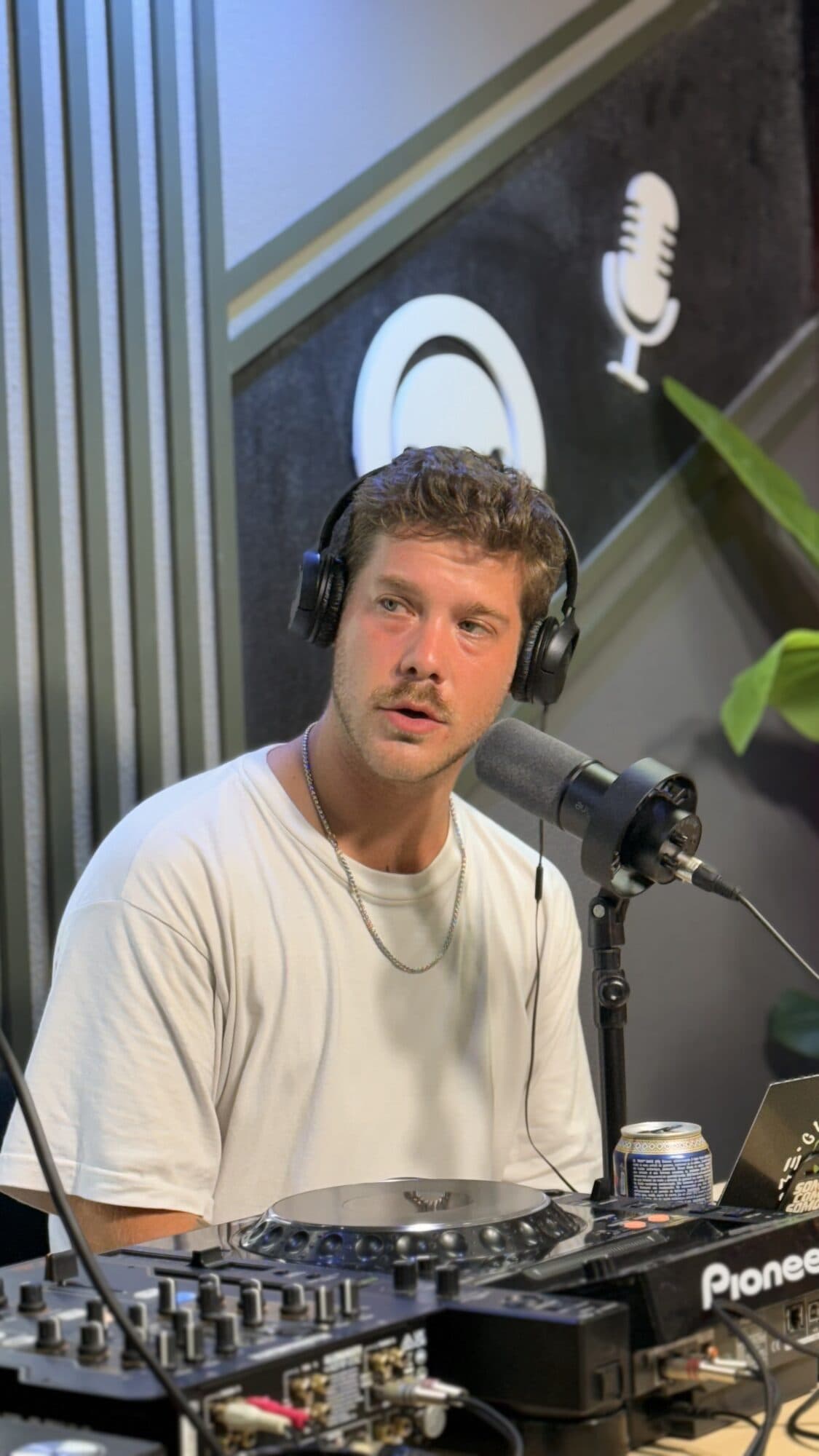 Giovanni Sardi en su programa de streaming